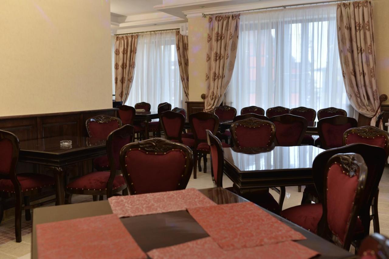 Edy'S Royal Predeal Hotel Екстериор снимка