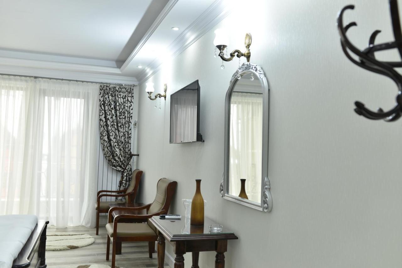 Edy'S Royal Predeal Hotel Екстериор снимка