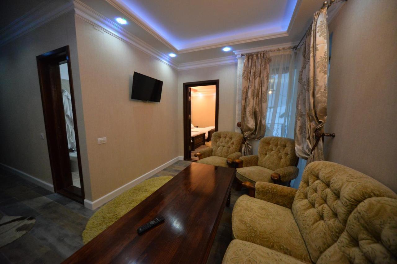 Edy'S Royal Predeal Hotel Екстериор снимка