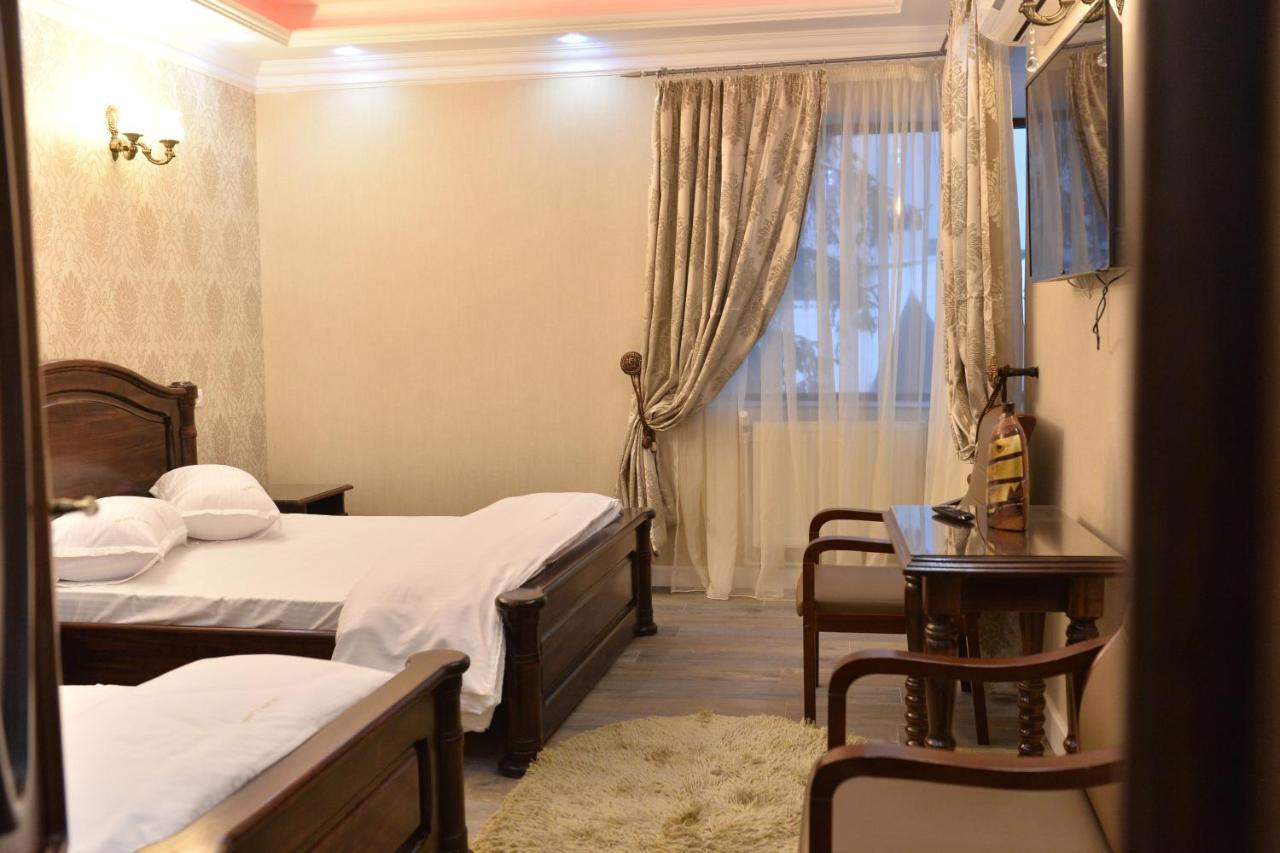 Edy'S Royal Predeal Hotel Екстериор снимка