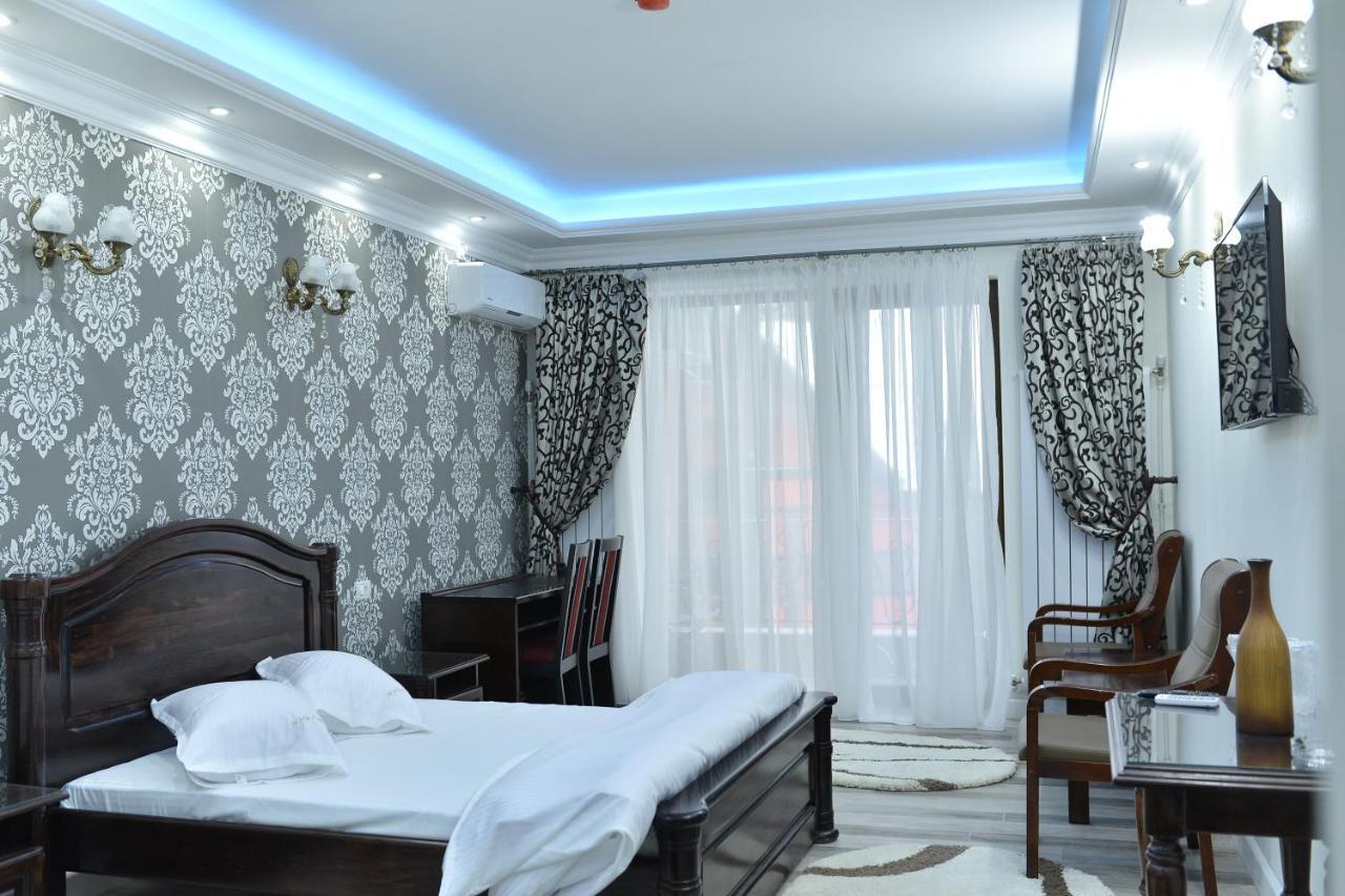Edy'S Royal Predeal Hotel Екстериор снимка
