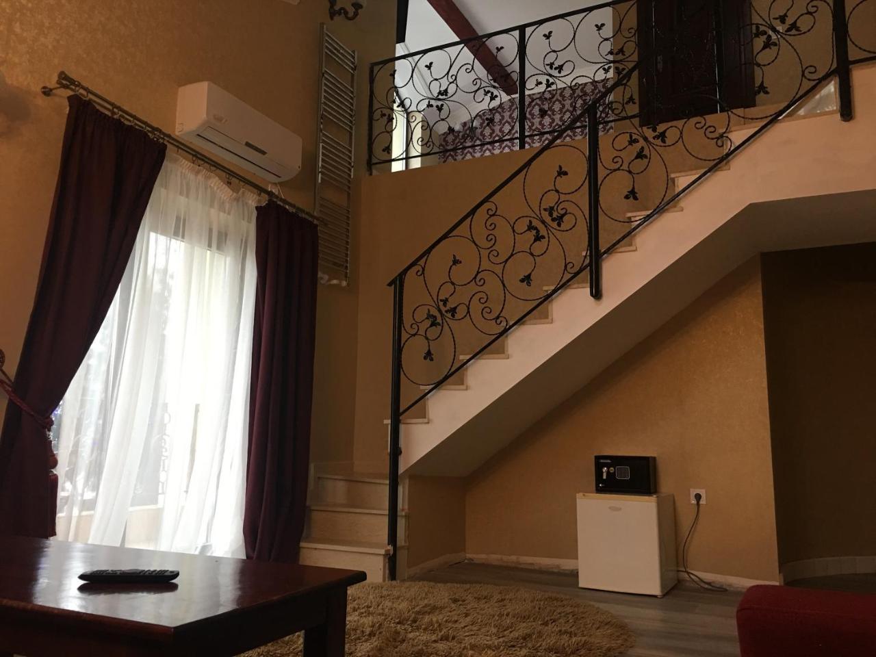 Edy'S Royal Predeal Hotel Екстериор снимка