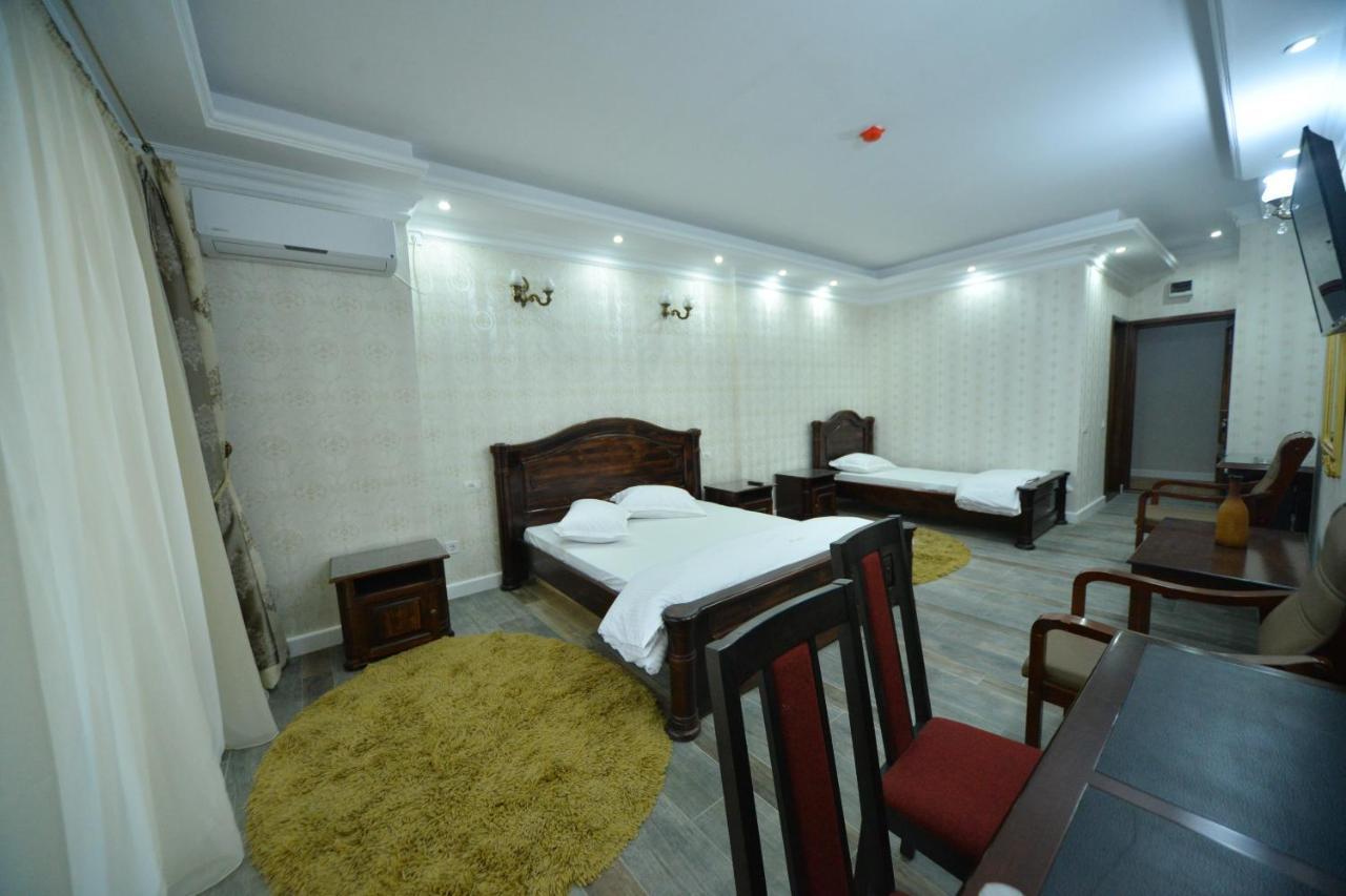 Edy'S Royal Predeal Hotel Екстериор снимка